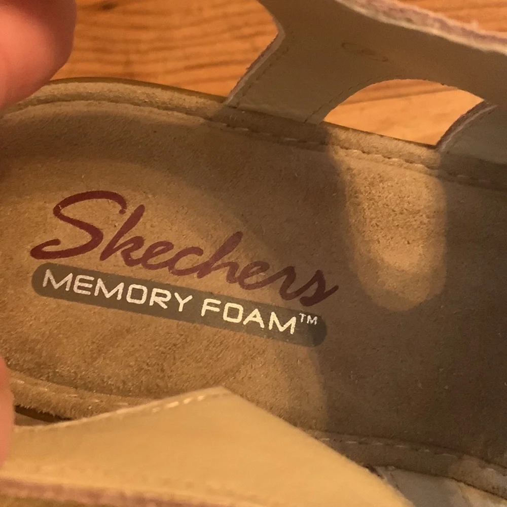 New Skechers 9 WIDE tan suede leather memory foam comfort wedge strap sandals